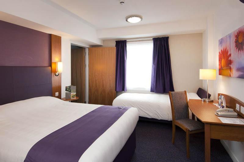 Premier Inn Chippenham Chippenham  Bagian luar foto