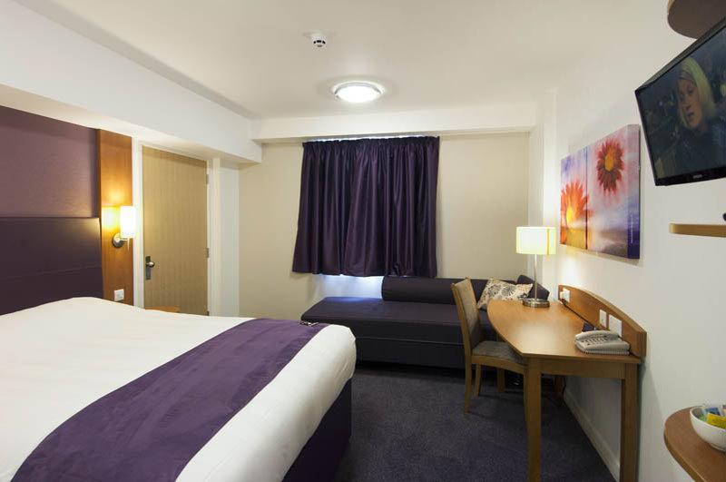 Premier Inn Chippenham Chippenham  Bagian luar foto